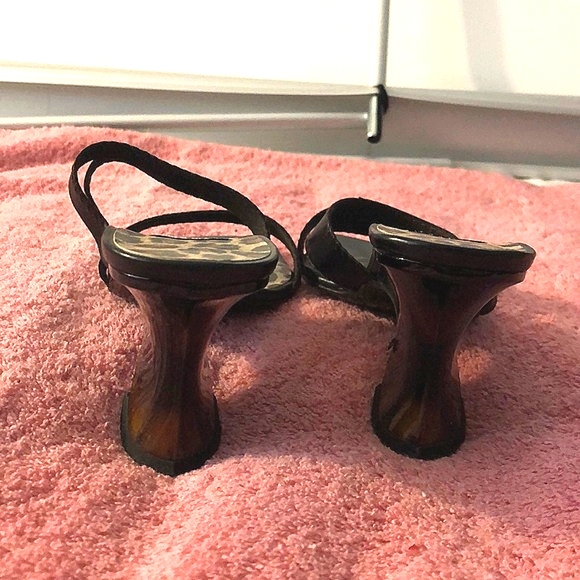 Stuart Weitzman - Picture 4 of 7